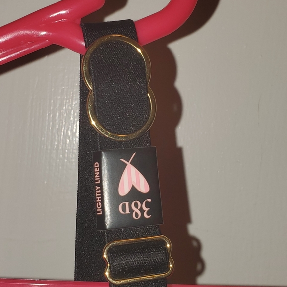 Victoria's Secret lightly lined push-up bra - Picture 3 of 4